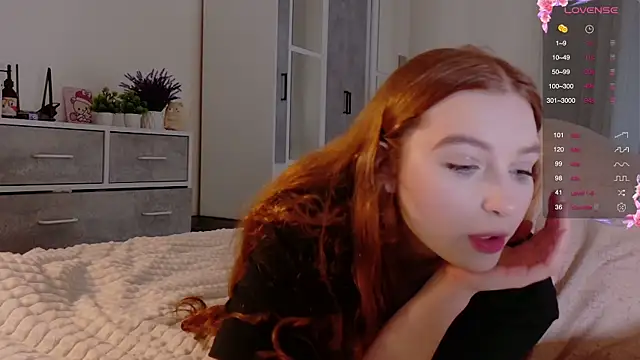 Snapshot of cinnabon_girls chatting on September 29, 2025, 6:42 am cinnabon girls online show from September 29, 2025, 6:42 am