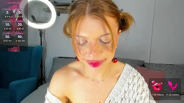 Snapshot of Hannah_Carr chatting on October 2, 2025, 8:45 pm Hannah Carr online show from October 2, 2025, 8:45 pm