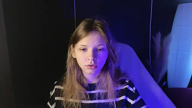 Snapshot of LitaBrom chatting on October 15, 2025, 7:49 am LitaBrom online show from October 15, 2025, 7:49 am