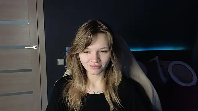 Snapshot of LitaBrom chatting on October 3, 2025, 1:42 am LitaBrom online show from October 3, 2025, 1:42 am