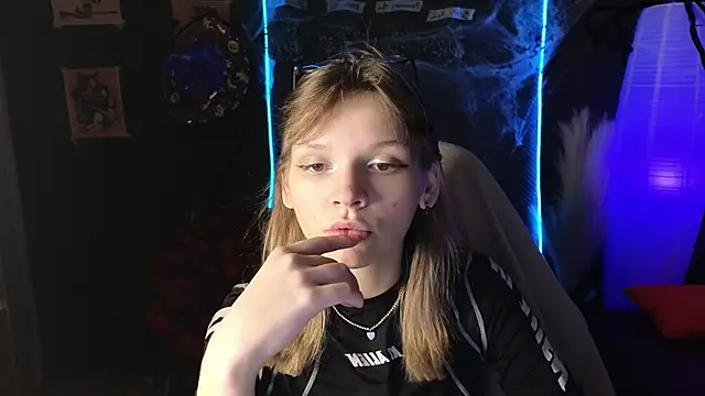 Snapshot of LitaBrom chatting on October 26, 2025, 2:01 am LitaBrom online show from October 26, 2025, 2:01 am