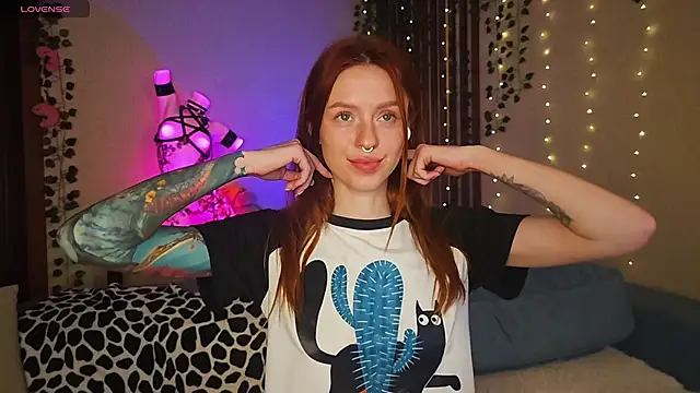  SweetFox  online show from November 16, 2025, 1:10 am