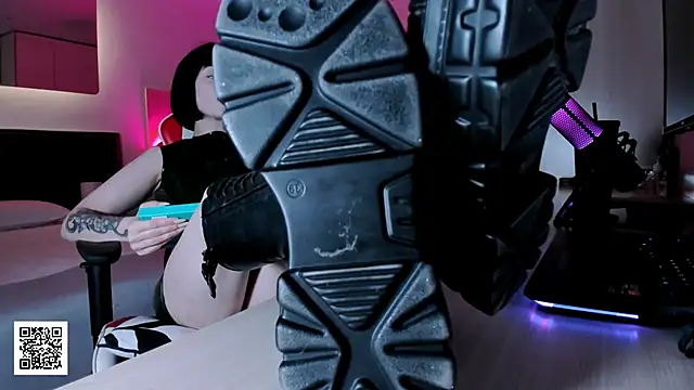  Goddess Misha  online show from November 26, 2025, 9:04 pm