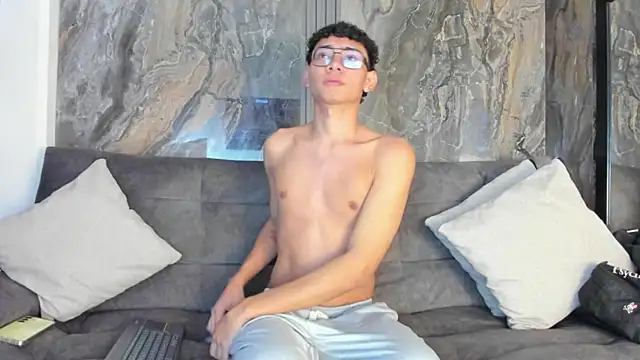 Snapshot of Daviid_laidd chatting on October 20, 2025, 8:20 pm Daviid laidd online show from October 20, 2025, 8:20 pm