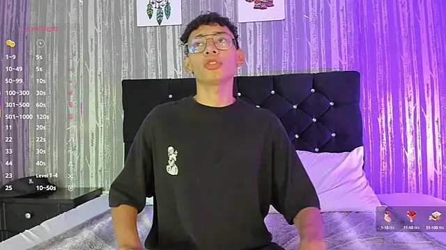 Snapshot of Daviid_laidd chatting on September 17, 2025, 8:44 pm Daviid laidd online show from September 17, 2025, 8:44 pm