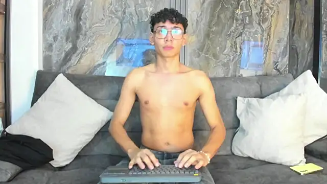 Snapshot of Daviid_laidd chatting on October 4, 2025, 8:32 pm Daviid laidd online show from October 4, 2025, 8:32 pm