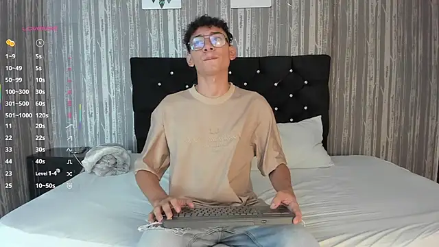 Snapshot of Daviid_laidd chatting on September 16, 2025, 6:53 pm Daviid laidd online show from September 16, 2025, 6:53 pm