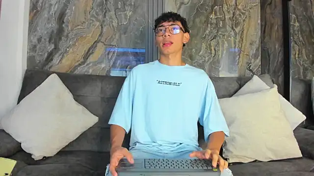 Snapshot of Daviid_laidd chatting on October 8, 2025, 8:20 pm Daviid laidd online show from October 8, 2025, 8:20 pm