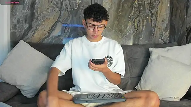 Snapshot of Daviid_laidd chatting on September 27, 2025, 8:15 pm Daviid laidd online show from September 27, 2025, 8:15 pm