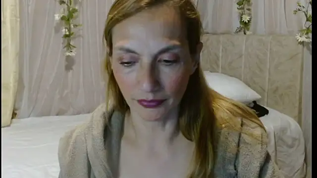 italagomez  online show from March 5, 2025, 10:43 pm