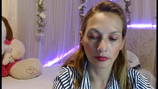 italagomez  online show from January 25, 2025, 10:07 pm