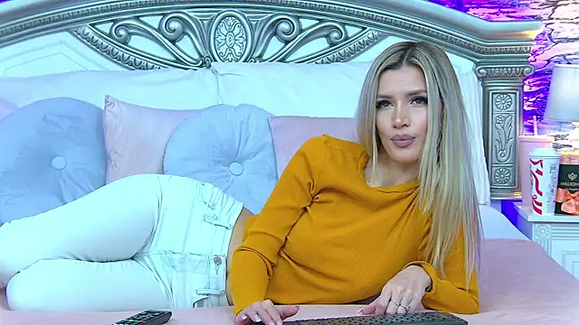 IvySamek online show from November 19, 2025, 8:09 pm