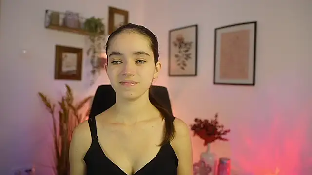 Gia Paige18 online show from October 9, 2025, 1:11 pm