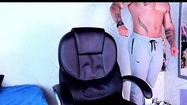 Snapshot of Cristian_Walker chatting on September 26, 2025, 2:02 pm Cristian Walker online show from September 26, 2025, 2:02 pm