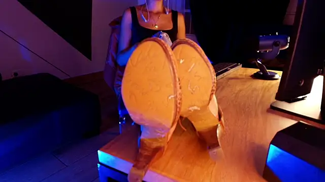 Snapshot of Pia_mo chatting on October 24, 2025, 3:16 am Pia mo online show from October 24, 2025, 3:16 am