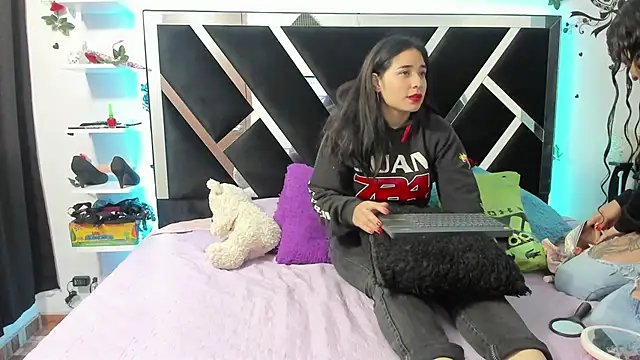 Snapshot of 1lovelygirls chatting on March 19, 2025, 12:12 pm 1lovelygirls online show from March 19, 2025, 12:12 pm