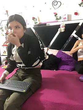 Snapshot of 1lovelygirls chatting on September 17, 2025, 12:07 pm 1lovelygirls online show from September 17, 2025, 12:07 pm