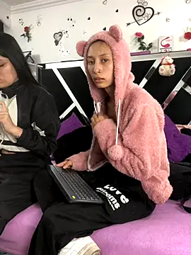 Snapshot of 1lovelygirls chatting on October 7, 2025, 12:06 pm 1lovelygirls online show from October 7, 2025, 12:06 pm