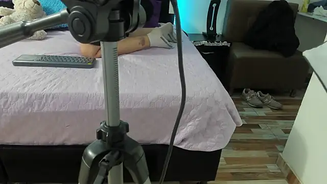 Snapshot of 1lovelygirls chatting on March 17, 2025, 12:04 pm 1lovelygirls online show from March 17, 2025, 12:04 pm