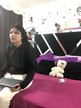 Snapshot of 1lovelygirls chatting on September 25, 2025, 12:00 pm 1lovelygirls online show from September 25, 2025, 12:00 pm