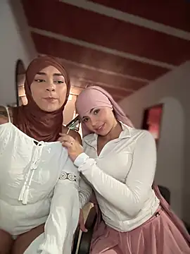 lalilamassu1 online show from April 18, 2026, 7:29 pm