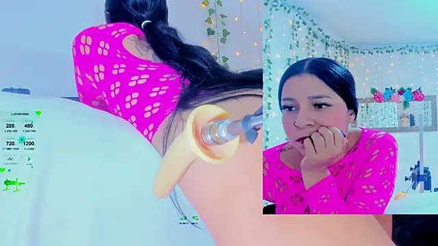 Snapshot of Tiffanny_Love_ chatting on October 12, 2025, 9:21 am Tiffanny Love  online show from October 12, 2025, 9:21 am