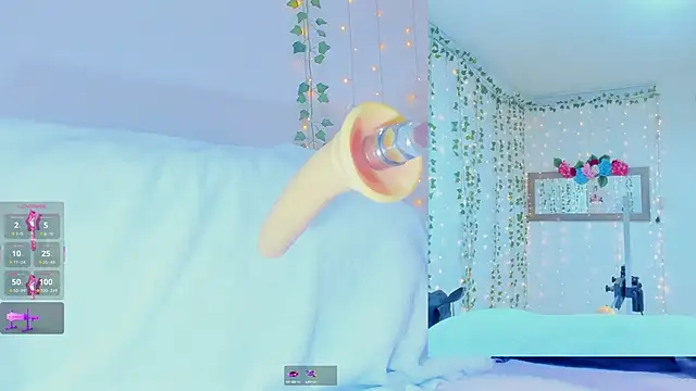 Snapshot of Tiffanny_Love_ chatting on October 3, 2025, 9:33 am Tiffanny Love  online show from October 3, 2025, 9:33 am