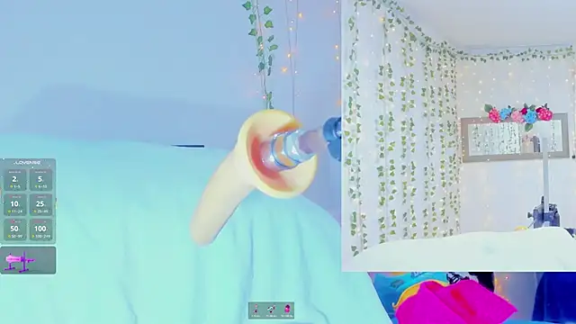 Snapshot of Tiffanny_Love_ chatting on November 3, 2025, 9:13 am Tiffanny Love  online show from November 3, 2025, 9:13 am