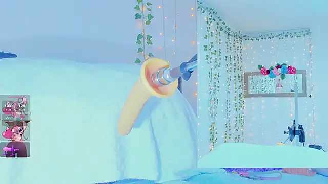 Snapshot of Tiffanny_Love_ chatting on October 2, 2025, 9:34 am Tiffanny Love  online show from October 2, 2025, 9:34 am