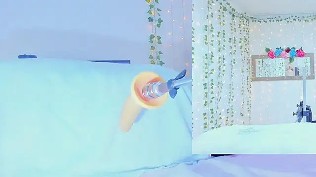 Snapshot of Tiffanny_Love_ chatting on October 9, 2025, 9:32 am Tiffanny Love  online show from October 9, 2025, 9:32 am