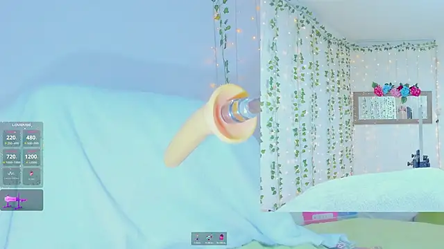 Snapshot of Tiffanny_Love_ chatting on October 31, 2025, 9:06 am Tiffanny Love  online show from October 31, 2025, 9:06 am