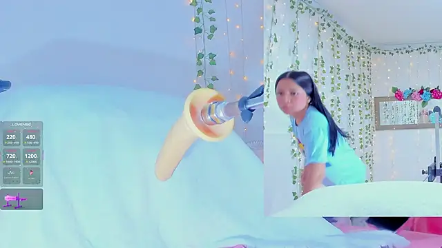 Snapshot of Tiffanny_Love_ chatting on November 2, 2025, 9:03 am Tiffanny Love  online show from November 2, 2025, 9:03 am