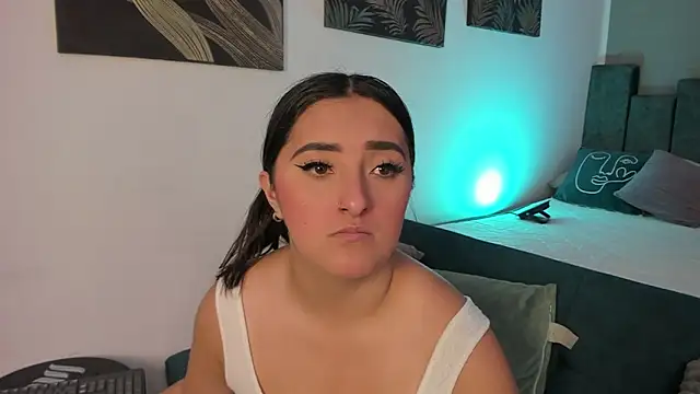 Snapshot of Kathia_Morelli chatting on September 20, 2025, 12:21 pm Kathia Morelli online show from September 20, 2025, 12:21 pm