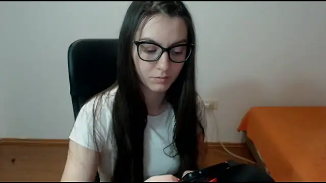 CuteJollie4U online show from February 8, 2025, 6:11 pm