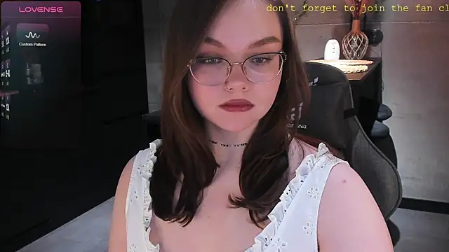EvaBae online show from January 6, 2025, 3:19 pm