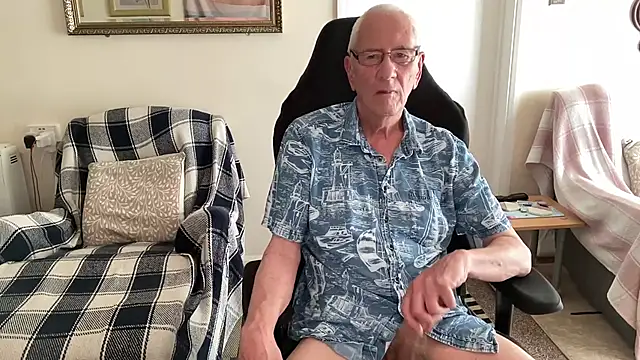 Snapshot of cutaboverest chatting on June 23, 2026, 6:06 pm cutaboverest online show from June 23, 2026, 6:06 pm