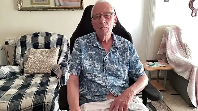 Snapshot of cutaboverest chatting on July 28, 2026, 4:50 pm cutaboverest online show from July 28, 2026, 4:50 pm