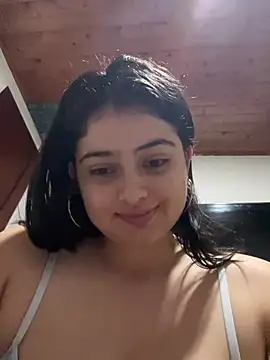 Stephania 18 online show from February 19, 2025, 2:23 am