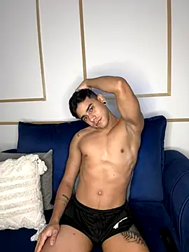 Snapshot of Mackenzzie_777_ chatting on October 21, 2025, 4:34 am Mackenzzie 777  online show from October 21, 2025, 4:34 am