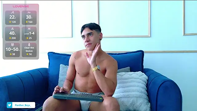 Snapshot of Mackenzzie_777_ chatting on October 7, 2025, 2:07 pm Mackenzzie 777  online show from October 7, 2025, 2:07 pm