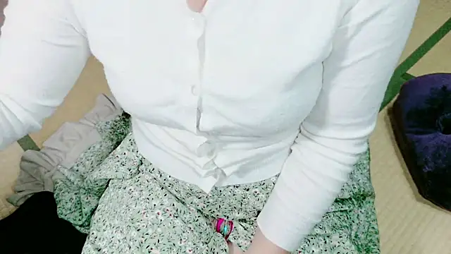 Hina-Happy online show from April 21, 2026, 1:42 am