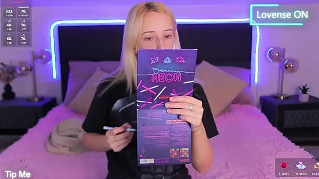 Selena Lily online show from September 19, 2025, 5:55 am