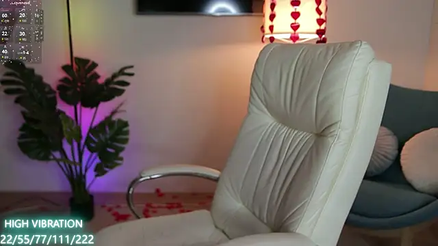 Snapshot of Selena_Lily chatting on February 23, 2025, 7:17 pm Selena Lily online show from February 23, 2025, 7:17 pm