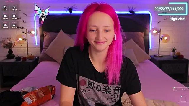 Selena Lily online show from November 2, 2025, 8:14 pm