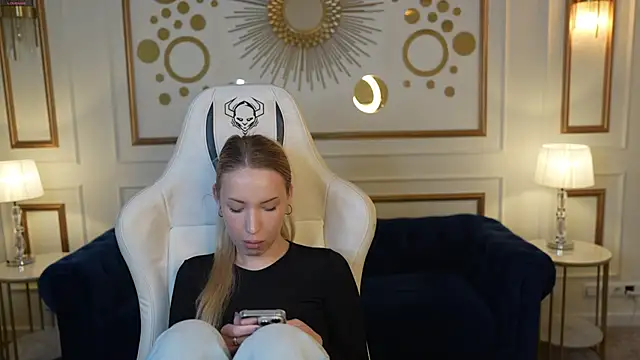 Snapshot of Linda054 chatting on September 23, 2025, 7:15 am Linda054 online show from September 23, 2025, 7:15 am