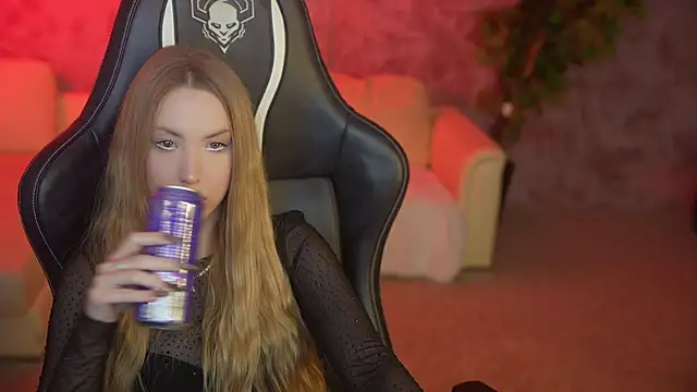 Snapshot of Linda054 chatting on September 19, 2025, 12:03 am Linda054 online show from September 19, 2025, 12:03 am