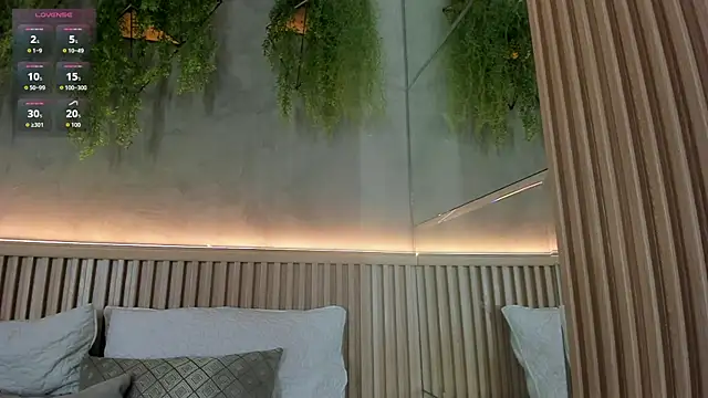 Lana Lann online show from November 7, 2025, 12:42 pm