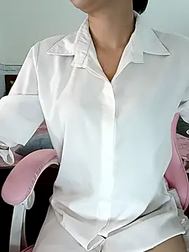    Erin    online show from November 10, 2025, 3:22 am