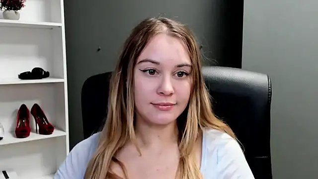 Snapshot of kitty_valeria chatting on February 11, 2026, 3:45 pm kitty valeria online show from February 11, 2026, 3:45 pm