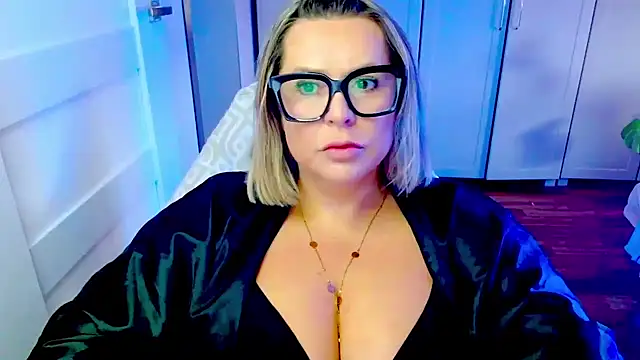 teaseDiana online show from May 18, 2026, 5:23 am